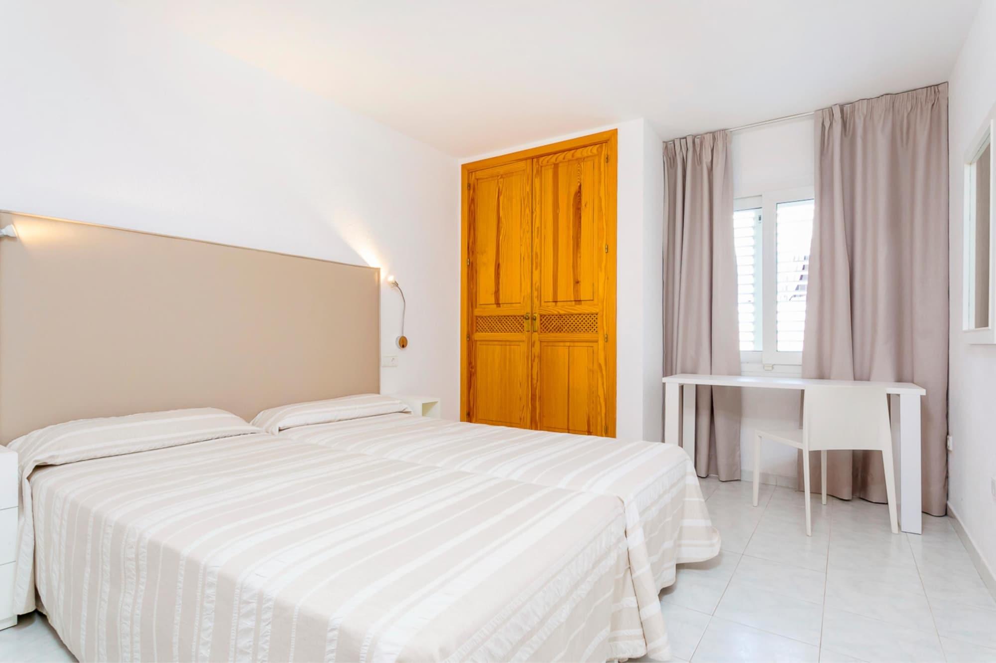 Aparthotel Duquesa Playa Санта-Эулалия-дель-Рио Экстерьер фото
