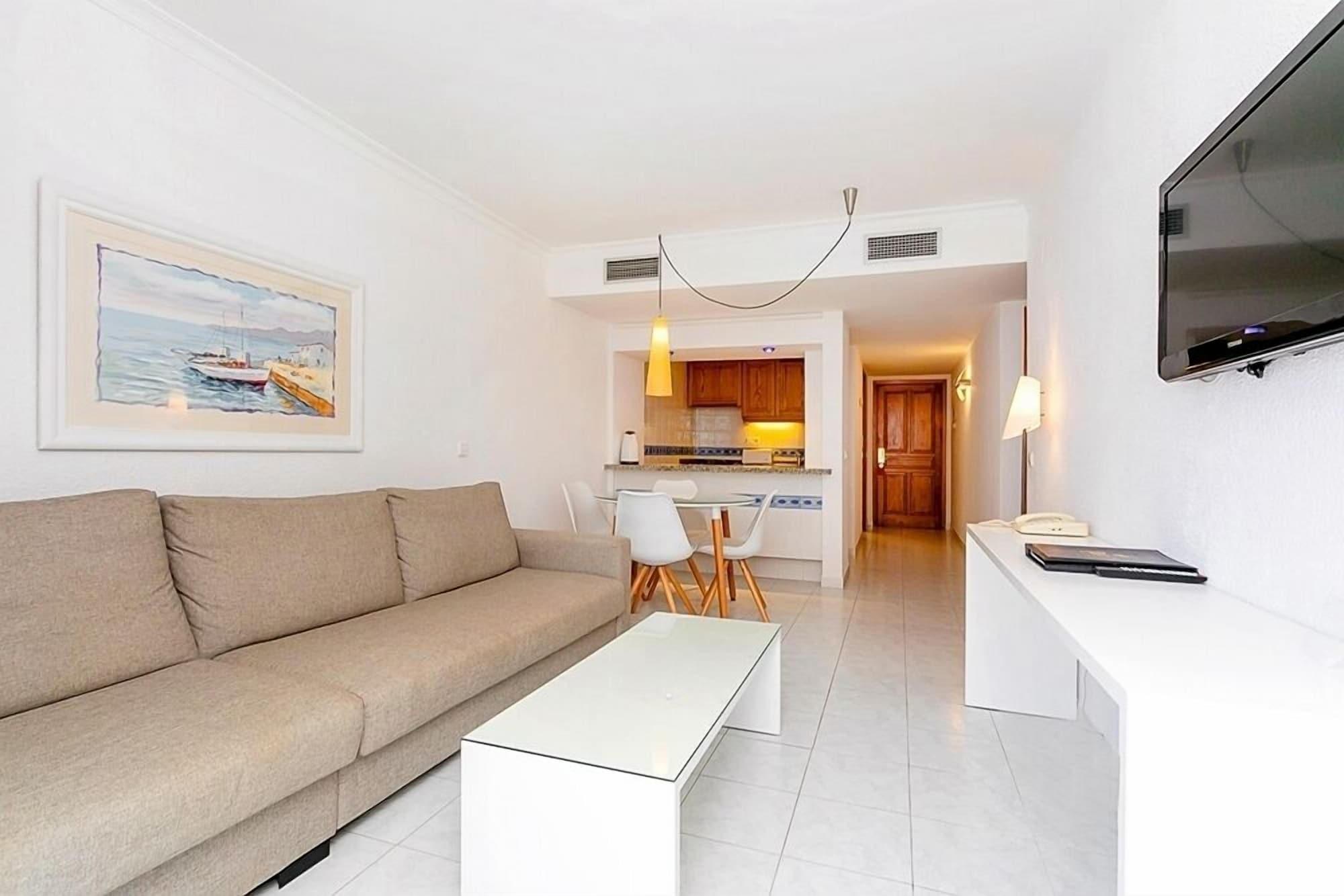 Aparthotel Duquesa Playa Санта-Эулалия-дель-Рио Экстерьер фото