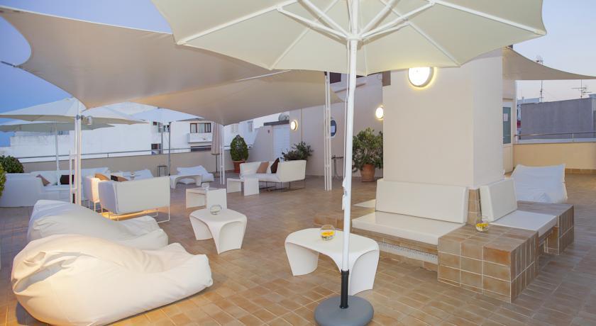 Aparthotel Duquesa Playa Санта-Эулалия-дель-Рио Экстерьер фото