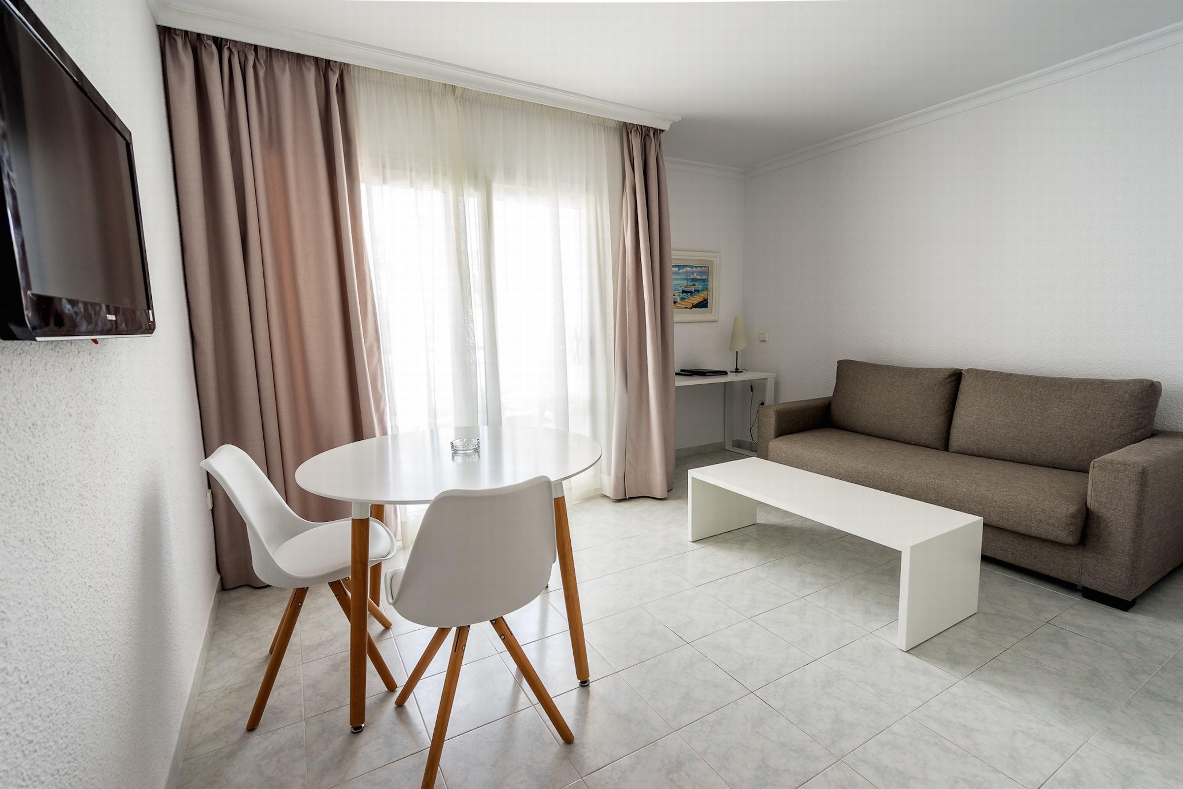 Aparthotel Duquesa Playa Санта-Эулалия-дель-Рио Экстерьер фото