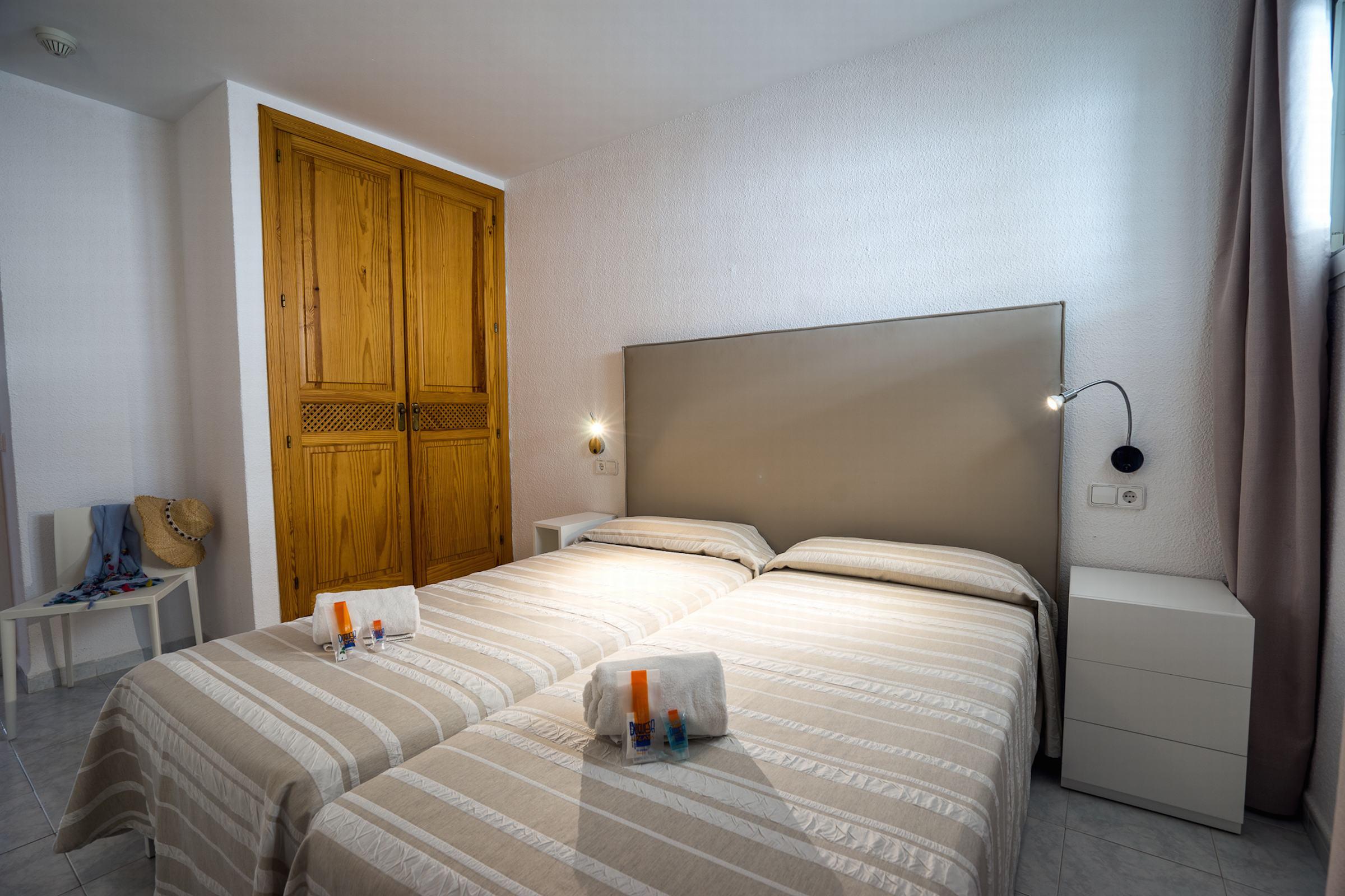 Aparthotel Duquesa Playa Санта-Эулалия-дель-Рио Экстерьер фото
