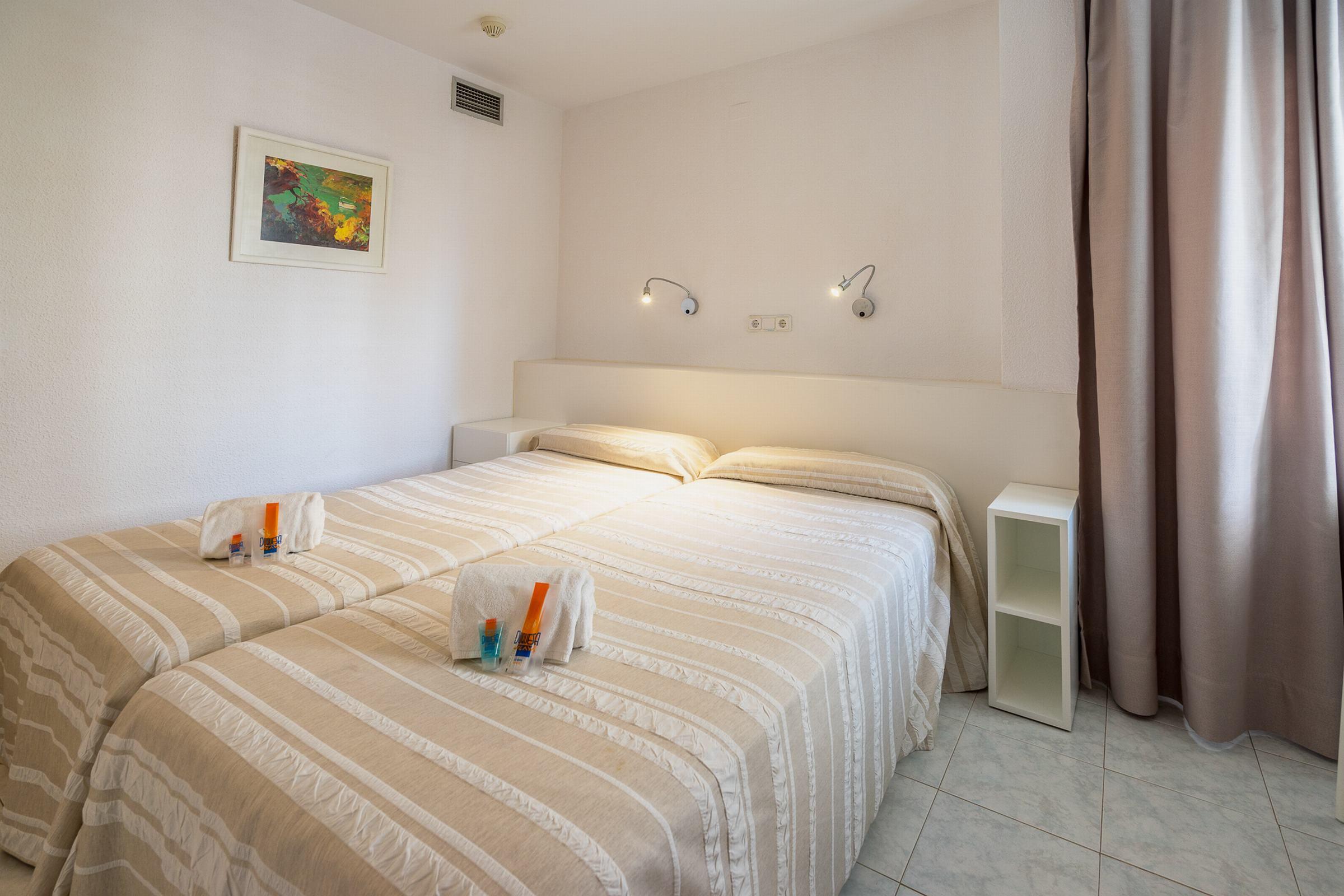 Aparthotel Duquesa Playa Санта-Эулалия-дель-Рио Экстерьер фото