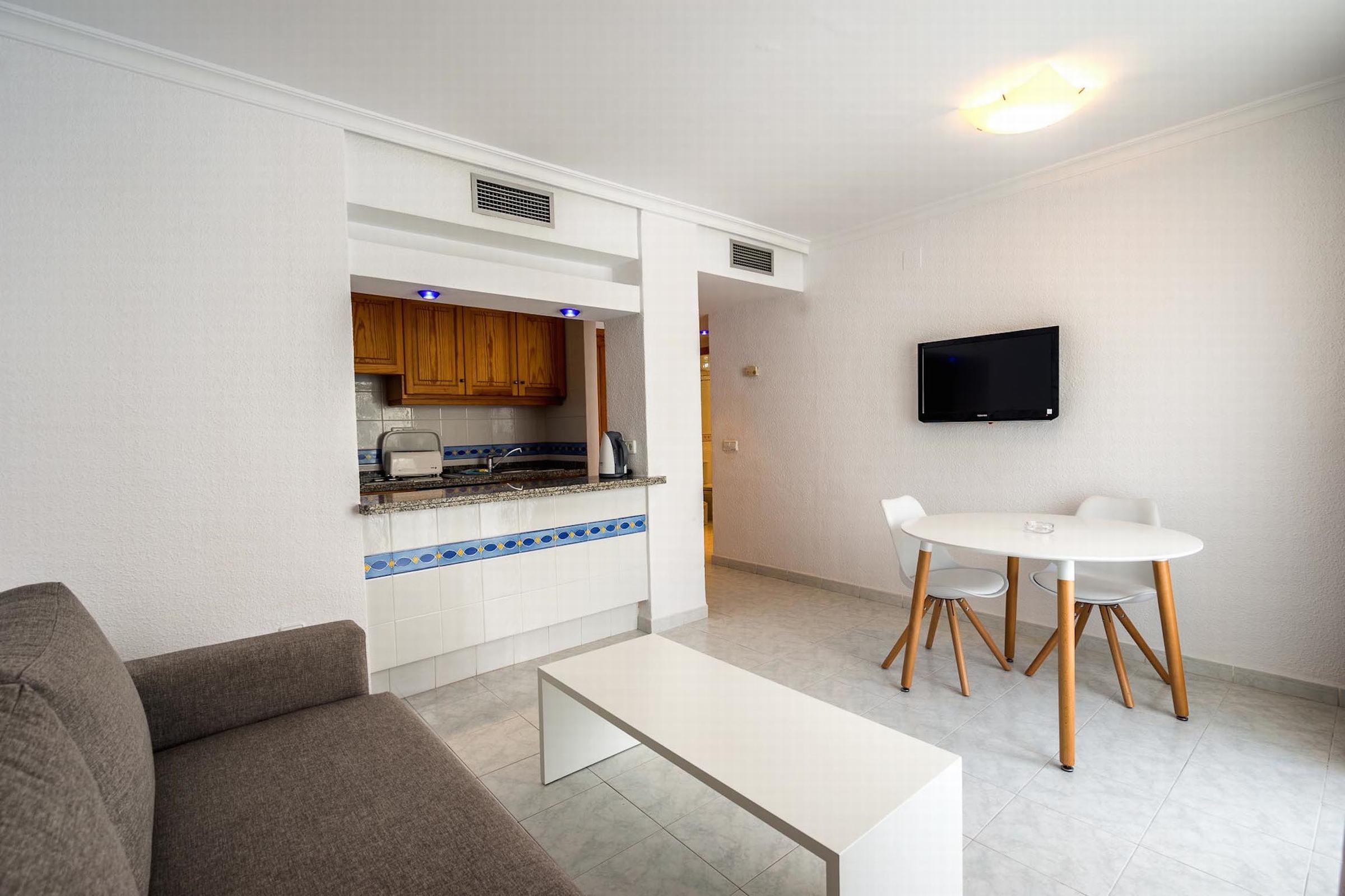 Aparthotel Duquesa Playa Санта-Эулалия-дель-Рио Экстерьер фото