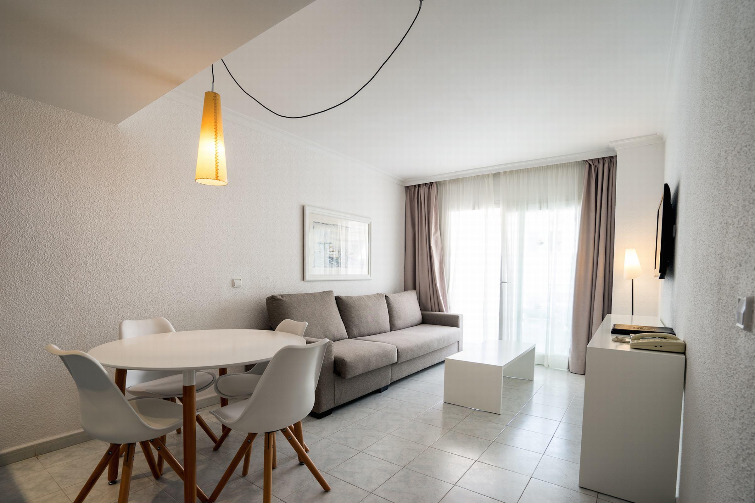 Aparthotel Duquesa Playa Санта-Эулалия-дель-Рио Экстерьер фото