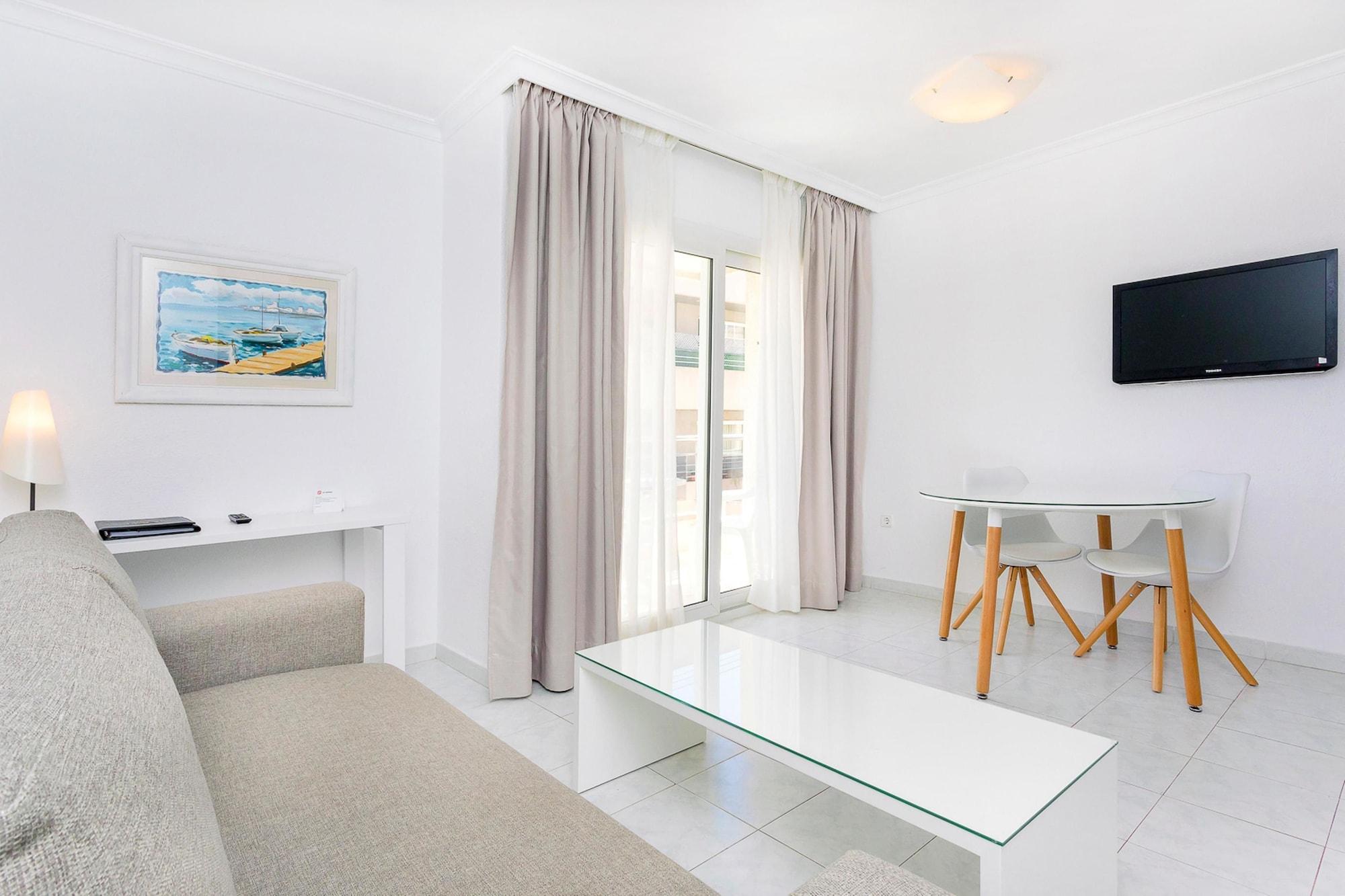 Aparthotel Duquesa Playa Санта-Эулалия-дель-Рио Экстерьер фото