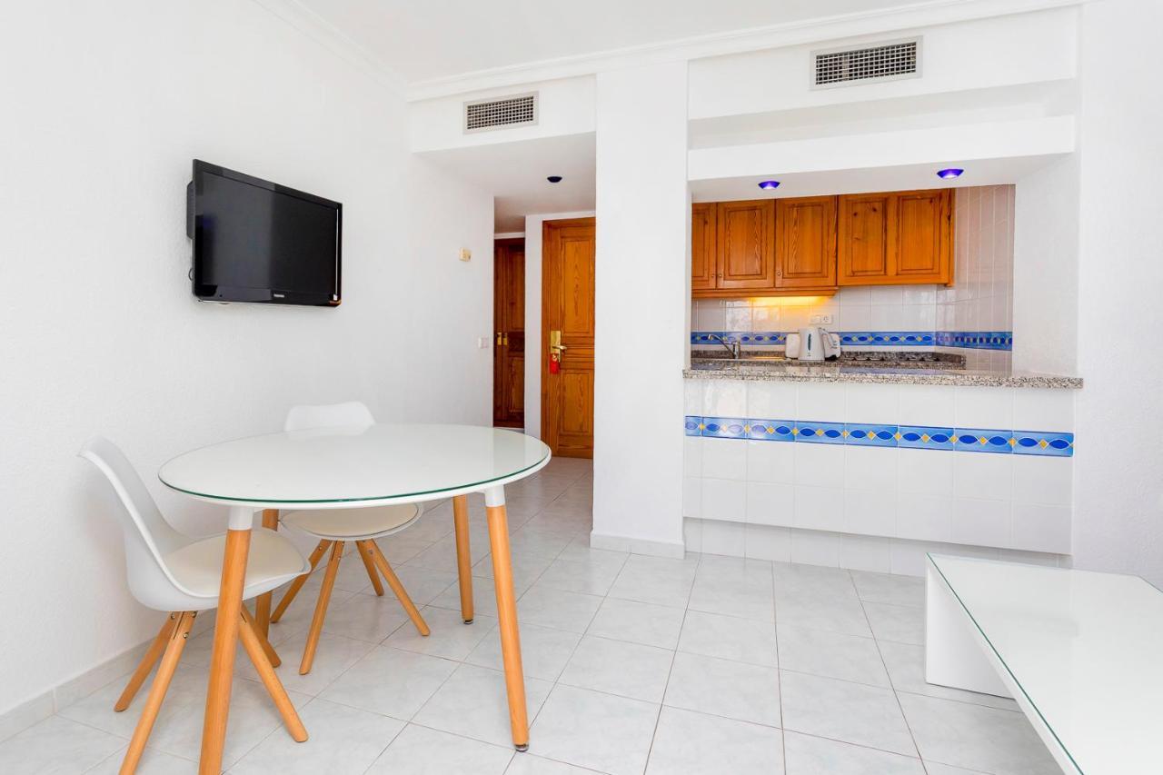Aparthotel Duquesa Playa Санта-Эулалия-дель-Рио Экстерьер фото