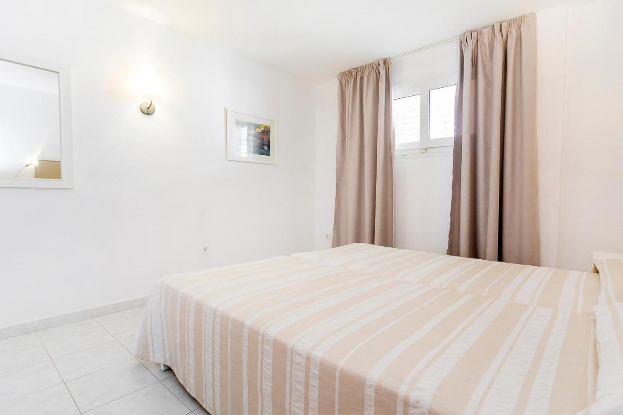 Aparthotel Duquesa Playa Санта-Эулалия-дель-Рио Экстерьер фото