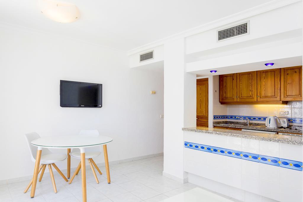 Aparthotel Duquesa Playa Санта-Эулалия-дель-Рио Экстерьер фото