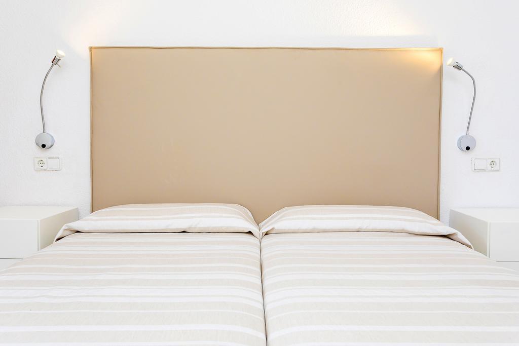 Aparthotel Duquesa Playa Санта-Эулалия-дель-Рио Экстерьер фото