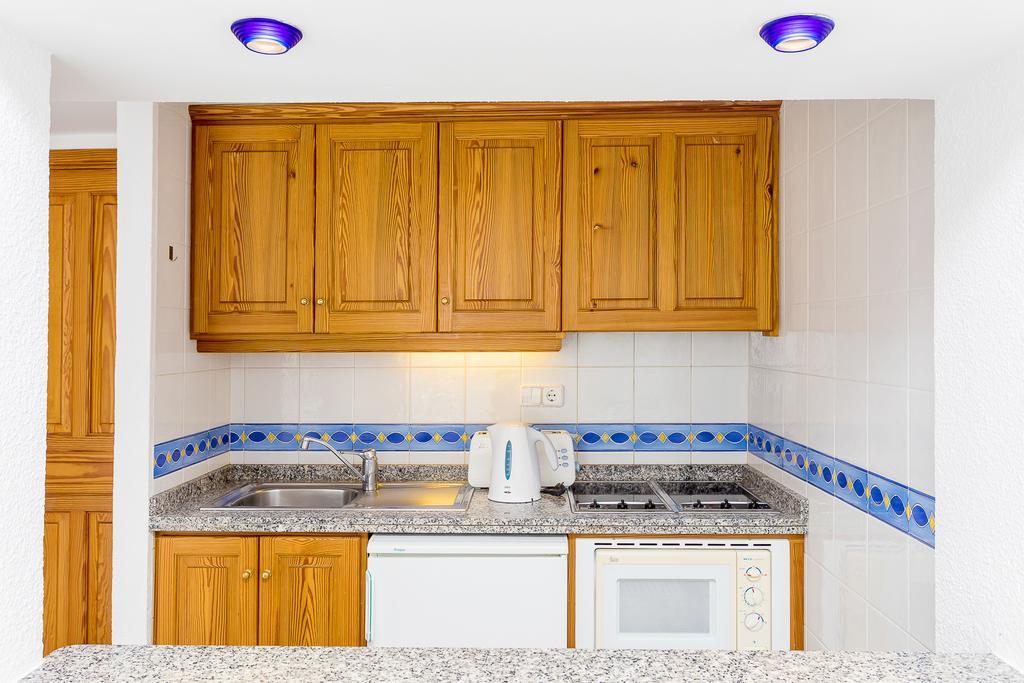 Aparthotel Duquesa Playa Санта-Эулалия-дель-Рио Экстерьер фото
