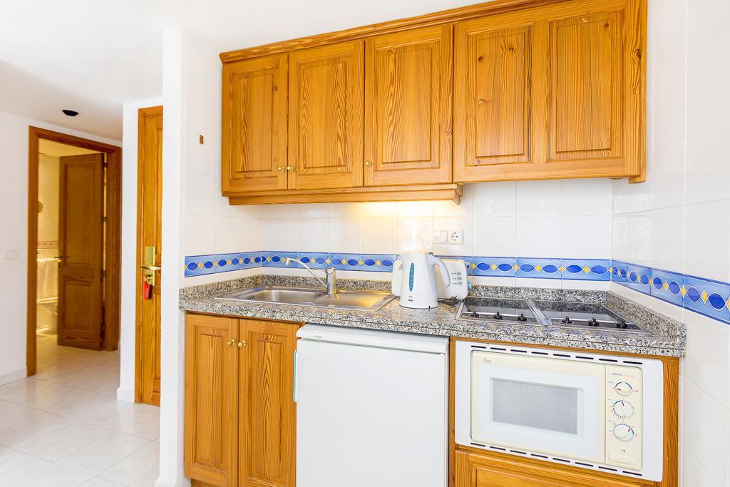 Aparthotel Duquesa Playa Санта-Эулалия-дель-Рио Экстерьер фото