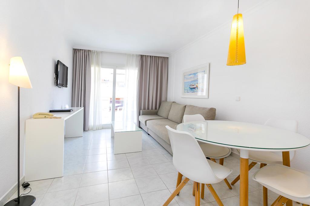 Aparthotel Duquesa Playa Санта-Эулалия-дель-Рио Экстерьер фото