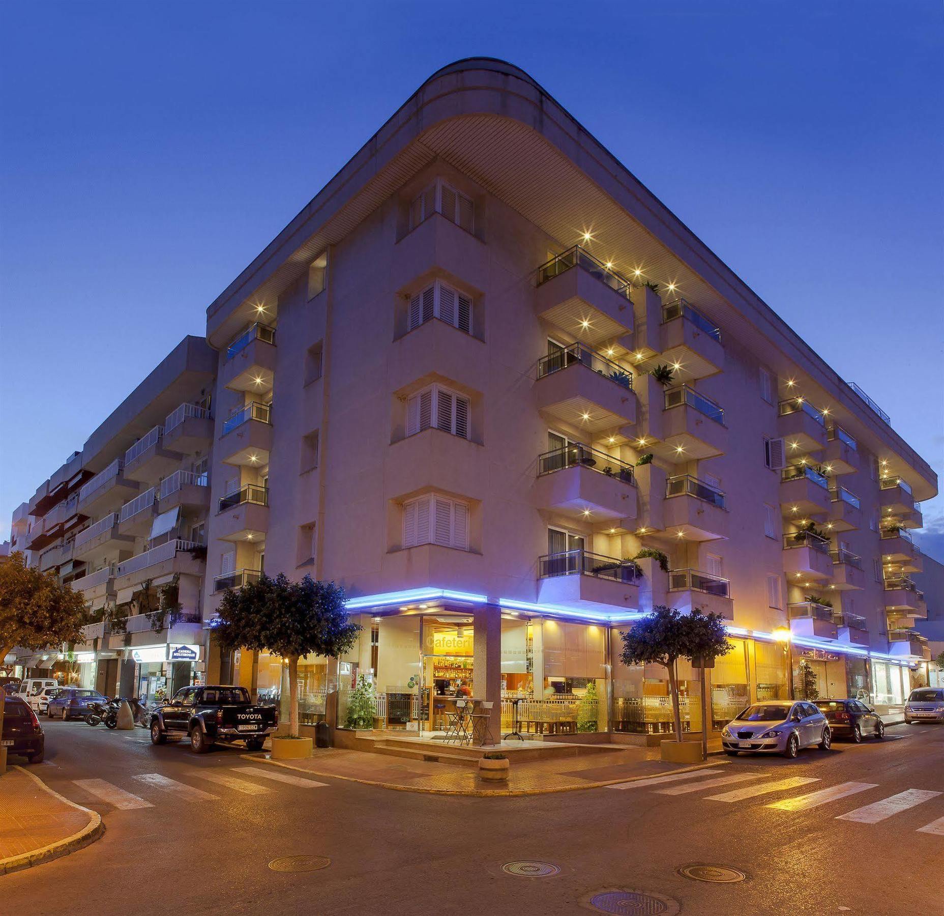 Aparthotel Duquesa Playa Санта-Эулалия-дель-Рио Экстерьер фото