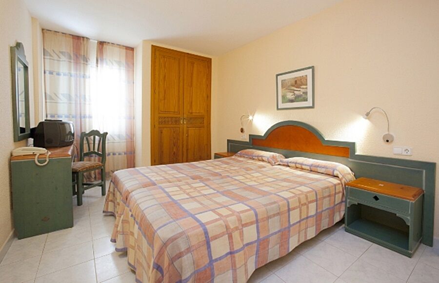 Aparthotel Duquesa Playa Санта-Эулалия-дель-Рио Экстерьер фото